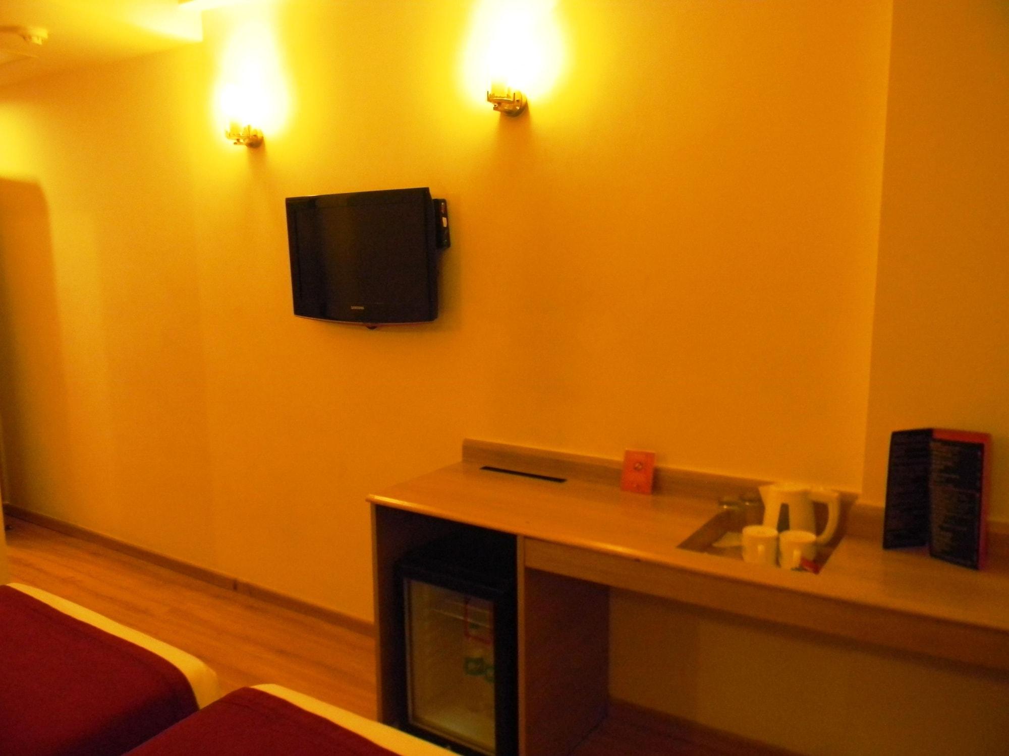 Red Fox By Lemon Tree Hotels, East Delhi Exterior foto